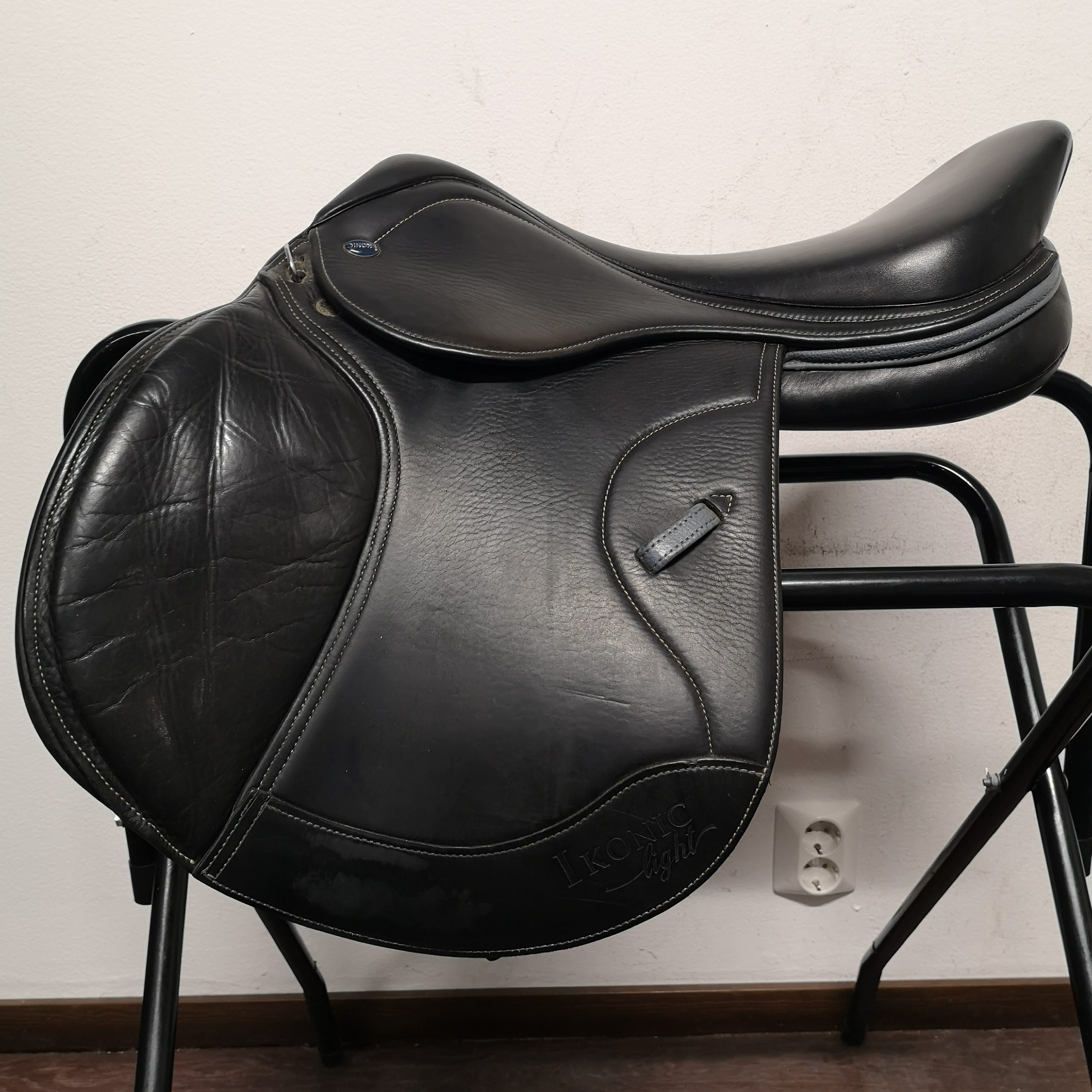 Ikonic Light Jumping